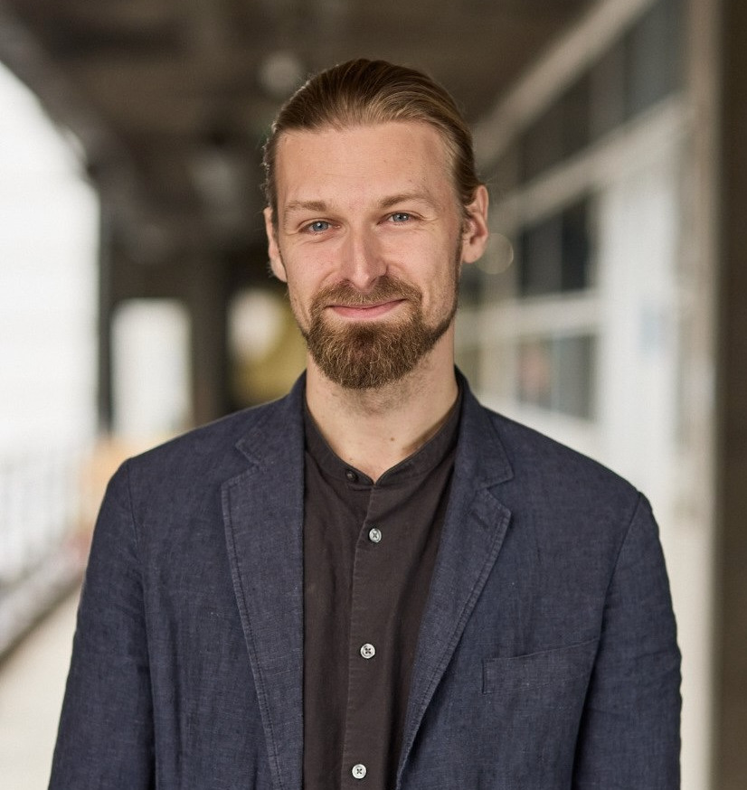 Vladimir Milchakov working on superconducting quantum hardware at Alice and Bob in Paris